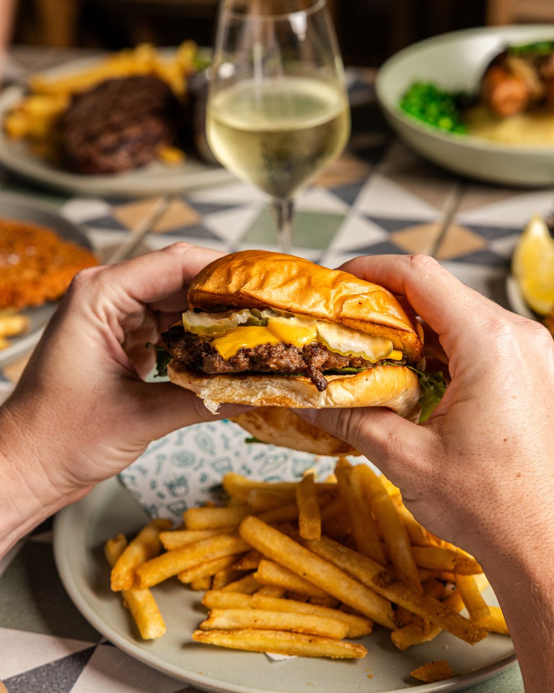 CLASSIC CHEESEBURGER